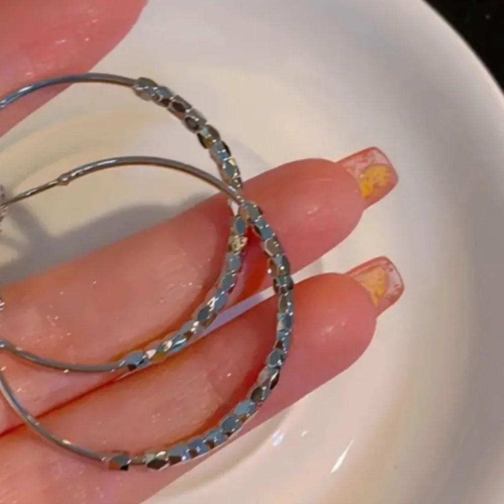 Vana 925 Hoop Earrings - Picture 2 of 2